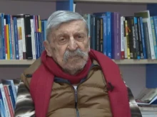 88-годишният Петър отново на студентската скамейка, очаква петата си диплома