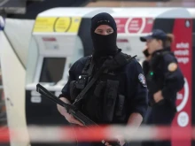 Мъж с нож рани трима души на парижка гара
