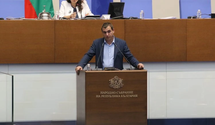 Иван Петков: Видимо няма комуникация между министерствата по случая с "Школо" и личните данни на българските ученици
