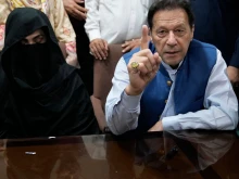 Бившият пакистански премиер и съпругата му са осъдени на още седем години затвор за незаконен брак