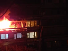 Мъж загина, а жена е обгазена при пожар в жилищен блок в Сливен