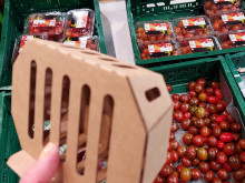В една от големите вериги са се появили картонени кутии, в които клиентите могат да поставят малки по размер зеленчуци и плодове