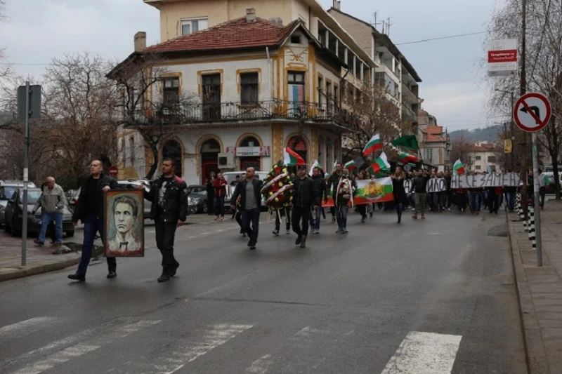 Дупница с конкурс за Апостола