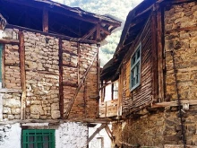 Змейовите къщи на село Пирин: Там змеят крадял моми и ги отвеждал в покоите си