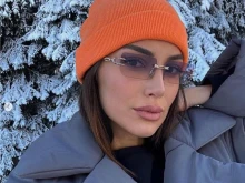Александра Богданска не пропусна да покаже бинтован пръст