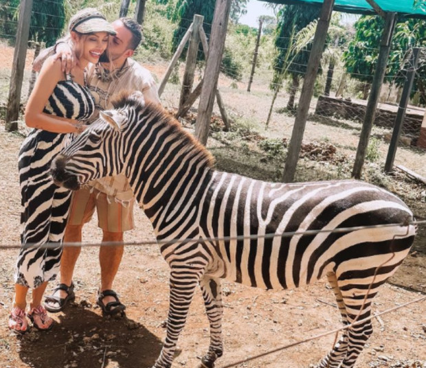 Джулиана Гани се срещна със зебра в Кения и сподели
