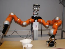 Робот прави кафе и се самообучава