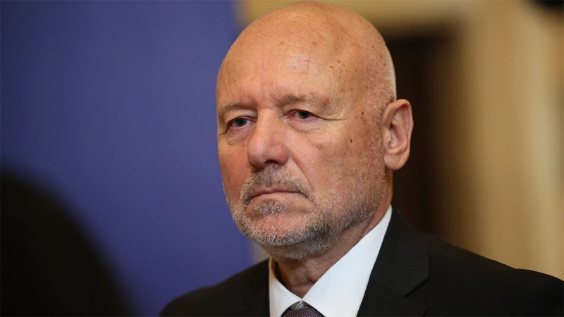 Тагарев: Трябва да се готвим за война