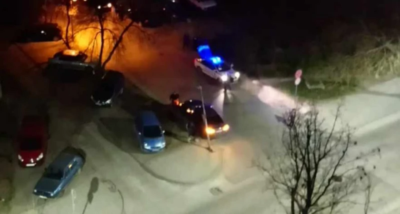 Млад шофьор се блъсна в стълб пред очите на полицаи в Кючука
