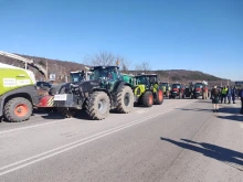 Земеделци блокираха пътя София – Варна