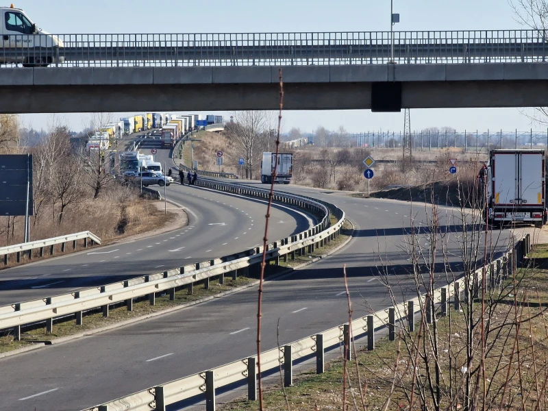 Блокирано е изцяло движението към и от Дунав мост 2 при Видин-Калафат