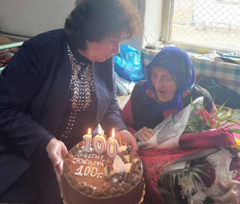 Баба Айше навърши 100 години и сподели тайната на дълголетието