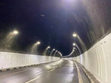 АПИ предупреждава: Утре шофьорите да се движат с повишено внимание в тунела на АМ "Тракия" 