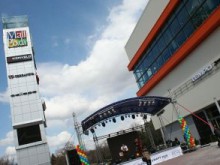 Джебчии тарашат пловдивчани в "Мол"-а, от магазин крият скандала