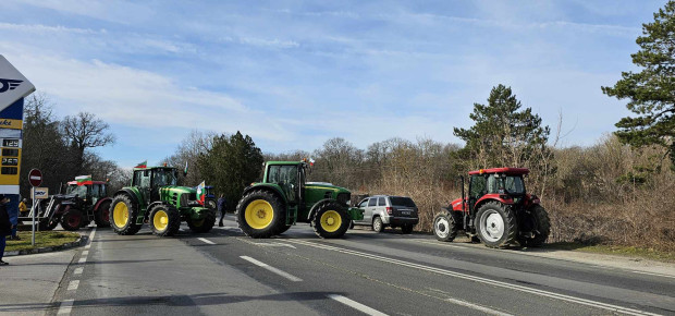 Земеделци отново протестират край Варна предаде репортер на Varna24 bg Точно