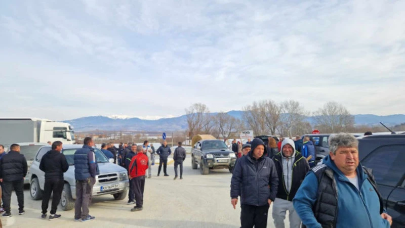 Напрежение възникна между земеделци и полиция на протеста край Ново Делчево