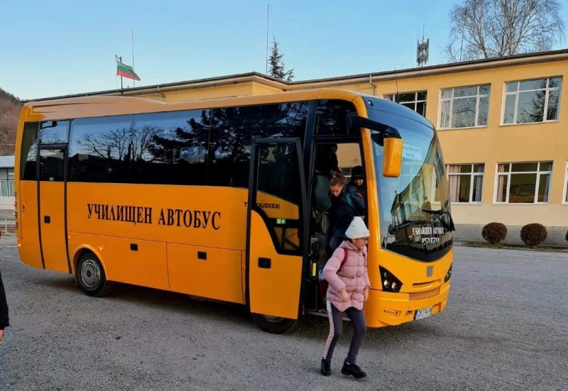 С нов училищен автобус започна вторият срок във второ ОУ "Христо Смирненски" в Берковица