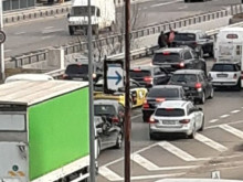 Тапа на "Цариградско шосе" в София след катастрофа между автобус и две коли, има пострадали