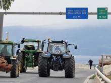 Гръцките фермери ескалираха протестите, блокираха магистрали