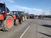 Бунтът на земеделците: Тежка техника блокира достъпа до АМ "Тракия" в Пазарджишко за по-дълго днес