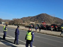 Земеделци излязоха на протест край Благоевград и в Кресна