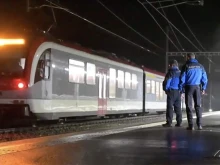 Въоръжен с брадва и нож иранец взе заложници във влак в Швейцария