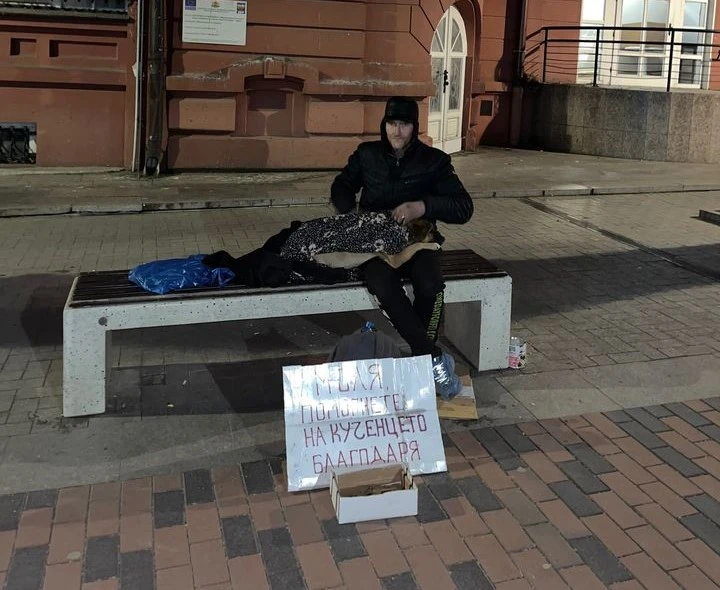 Бездомно момче разплака варненци: Спасете приятеля ми