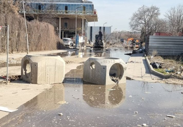 </TD
>Намалено е водоподаването в целия Пловдив заради спукан магистрален водопровод