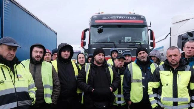 Полски превозвачи блокираха ГКПП с Украйна за всички видове транспорт