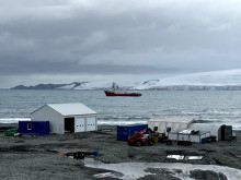 Близо 20 тона боклук от Антарктида ще бъде докаран у нас за преработка