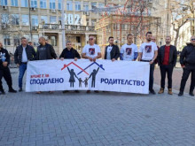 Във Варна: Бащи протестираха с искания за споделено родителство