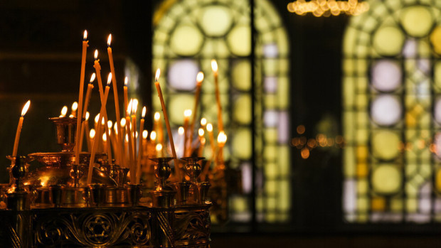 Православната църква почита паметта на Св. Харалампий Чудотворец, епископ Магнезийски.Празникът