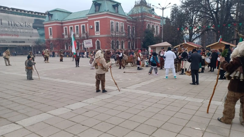 Стотици на пищния маскараден фестивал "Джамала" в Кюстендил