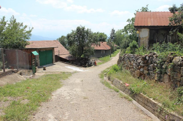 Поредното обезлюдяващо българско село в което хората нямат достъп до
