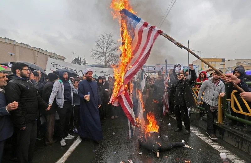 Горящи американски знамена и скандирания "Смърт на Израел": Иран отбелязва 45 години от Ислямската революция