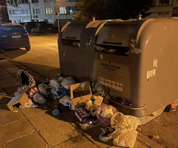 Положението с боклука във Варна става все по-тежко, забеляза Varna24.bg.Снимките