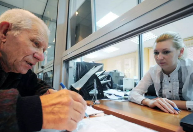 Министърът на труда и социалната политика Иванка Шалапатова увери че социалните плащания