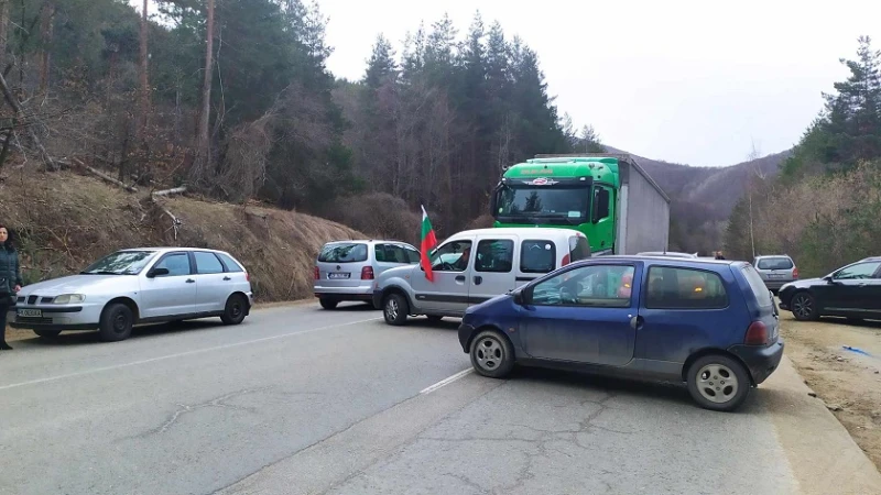 Възстановено е движението в района на ГКПП – "Гюешево"