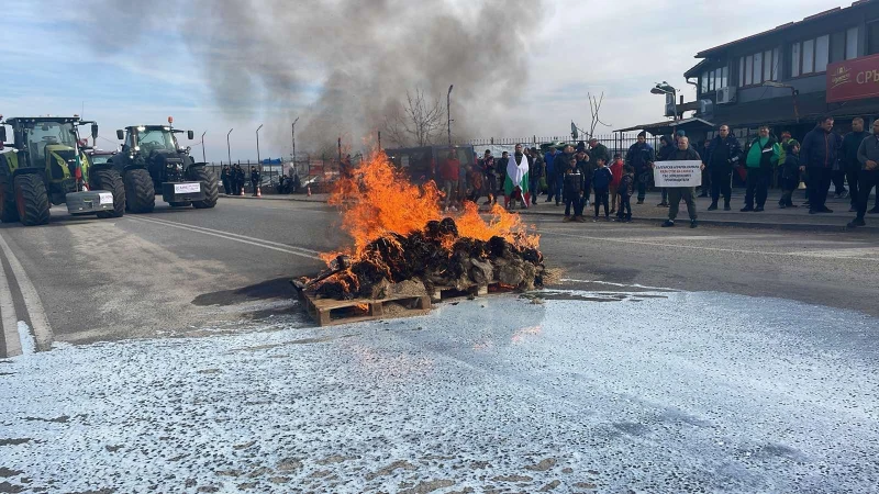 Земеделци от Търновско продължават с протестите, вижте кой път затварят