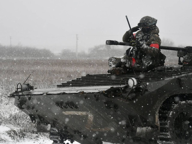 ロシア、特殊部隊と戦車を派遣してアヴデーエフカを襲撃