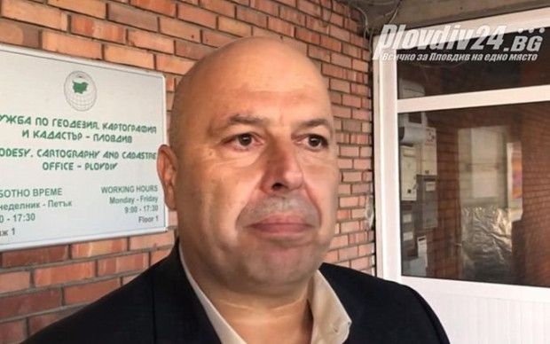 </TD
>Отложиха делото на уволнения директор на пловдивската полиция в Административния съд
