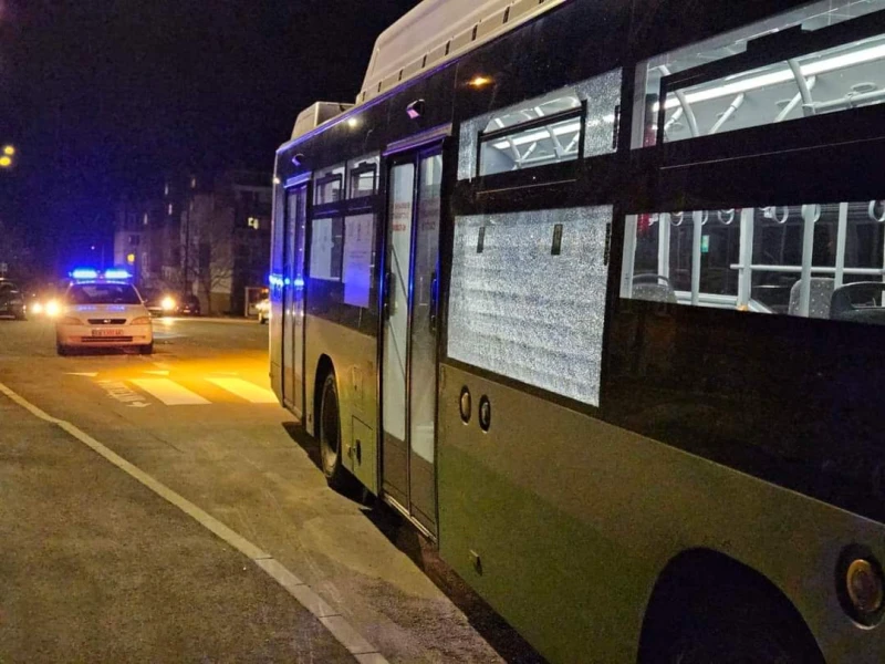 Вандалски прояви срещу градския транспорт в Габрово: Хвърляха камъни по автобуси
