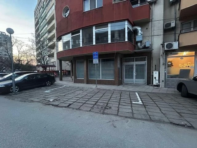 Сигнал: Плащаш едно паркомясто, а получаваш три