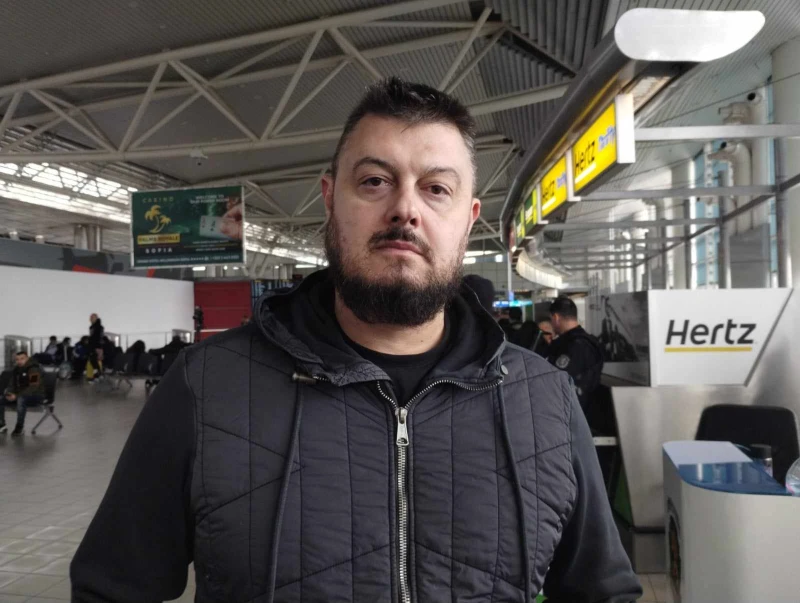 Бареков: Само преди дни нямаше да има никакви мигранти, оказа се, че идват по няколко самолета на ден