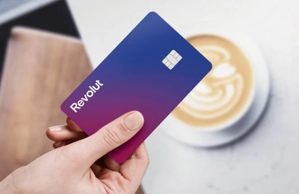Revolut навлиза в бизнеса с мобилни планове