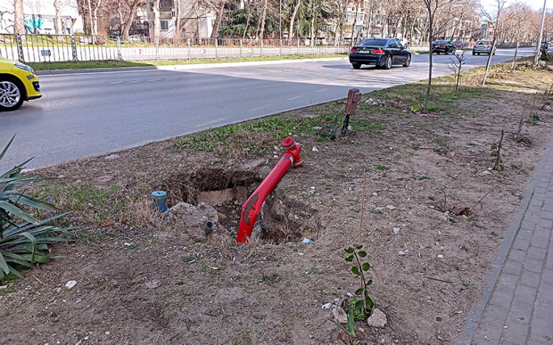 Важно нещо е като изхвърлен боклук на ключов булевард във Варна