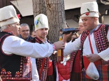 "Зарежи Трифоне, зарежи, па вито хоро поведи!": Общоградски празник в Кърджали днес
