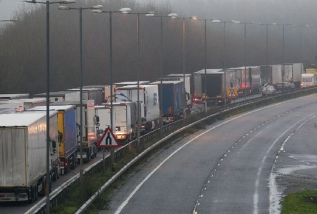 Българите блокират от 7 дни всички камиони на румънските превозвачи