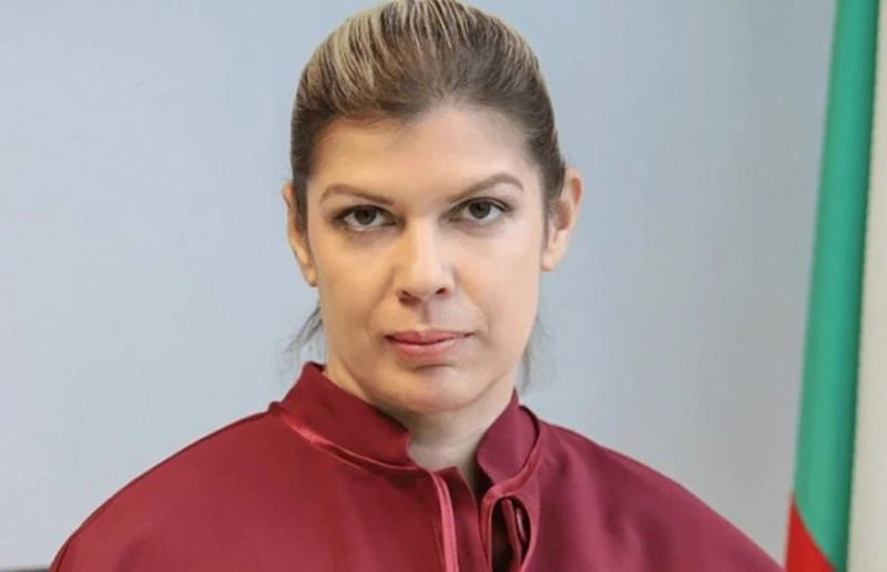 Невена Зартова за решението за колективните оставки