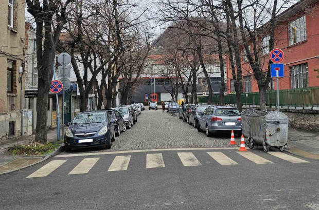 TD Наскоро поставени знаци в централната част на Пловдив възмутиха живеещи